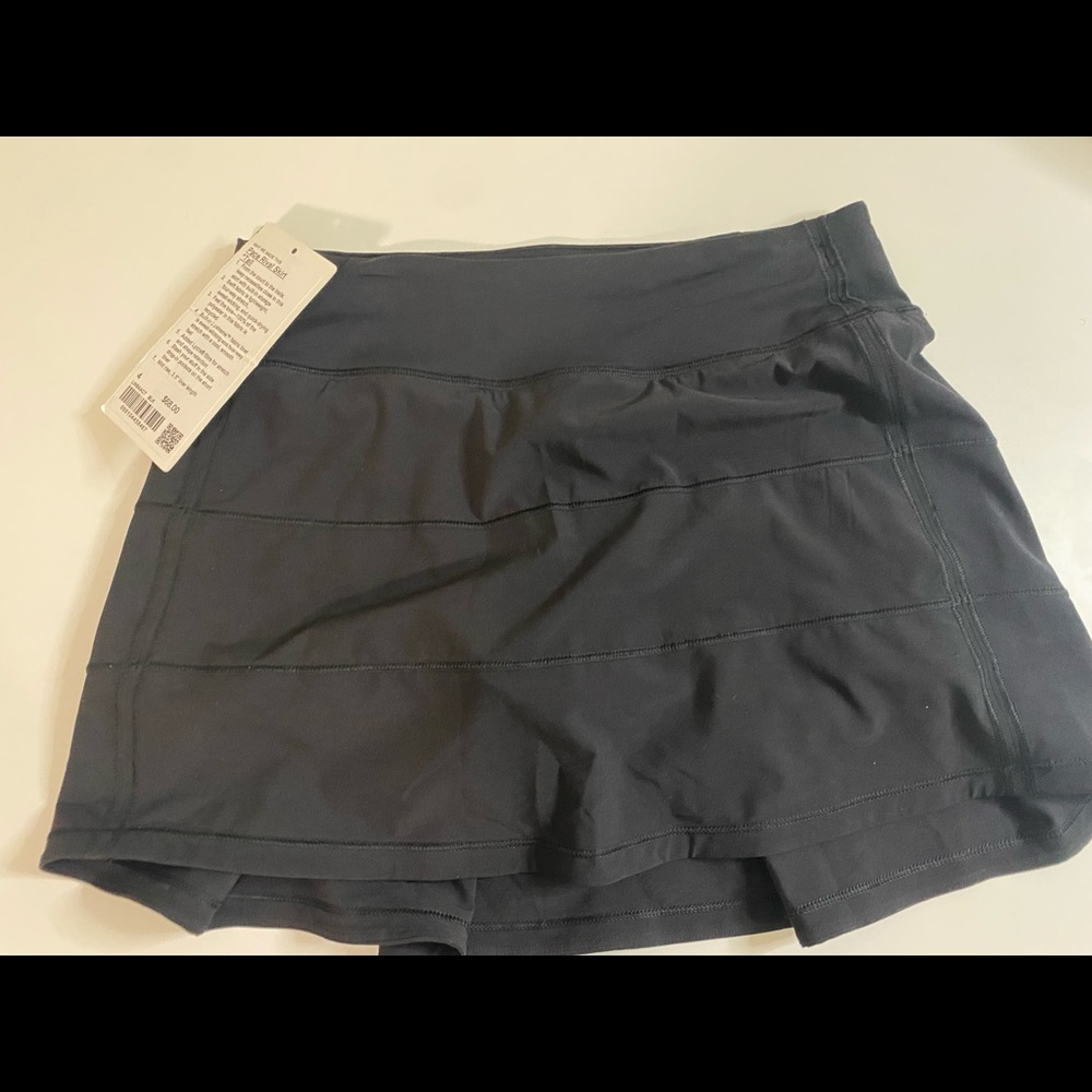 Lululemon skirt, size 4, black. LOVE the skirt sm, jus ordered wrong sizing:).